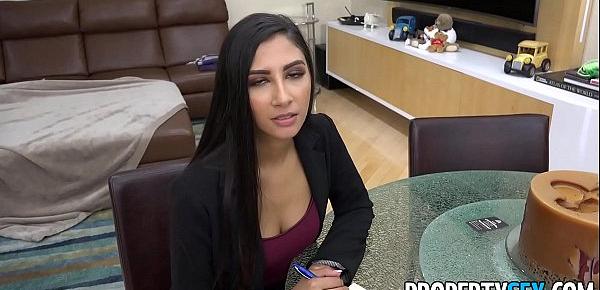  PropertySex - Hot real estate agent cheats on boyfriend to land real estate deal